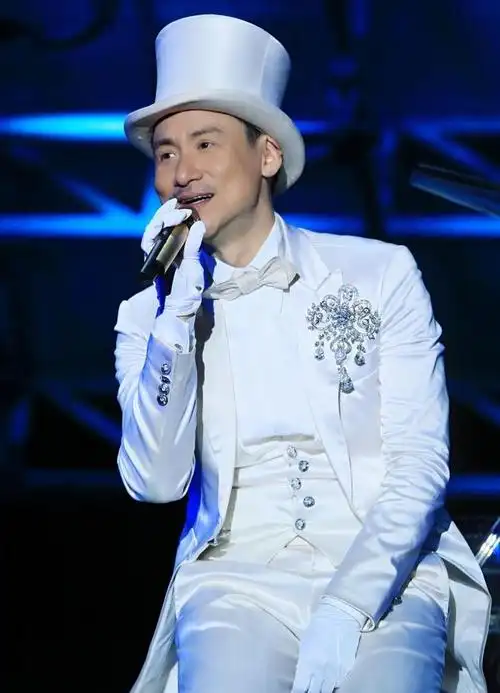 年轻时候的张学友幽默帅气,是无数网友心中的超级偶像.