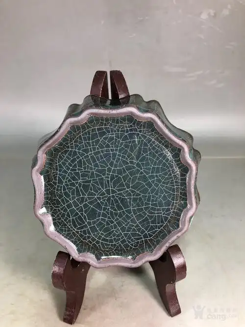 s代溪口官窑开片瓜棱盘