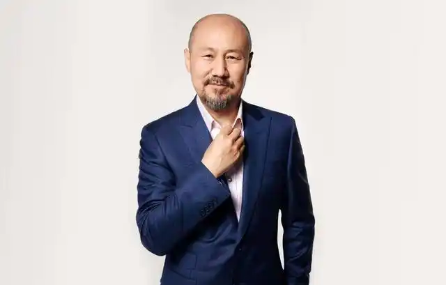 嗜酒如命的腾格尔喝酒花掉几百万35岁一无所依年过半百又丧女