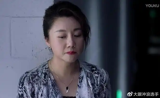 迷人的王晴在电视剧《重生》中,王晴出演何莉这个角色,角色开始变得有