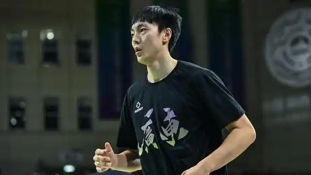 胡明轩沉默4天!中国男篮7大巨星发文表态,23岁小将恐遭姚明制裁