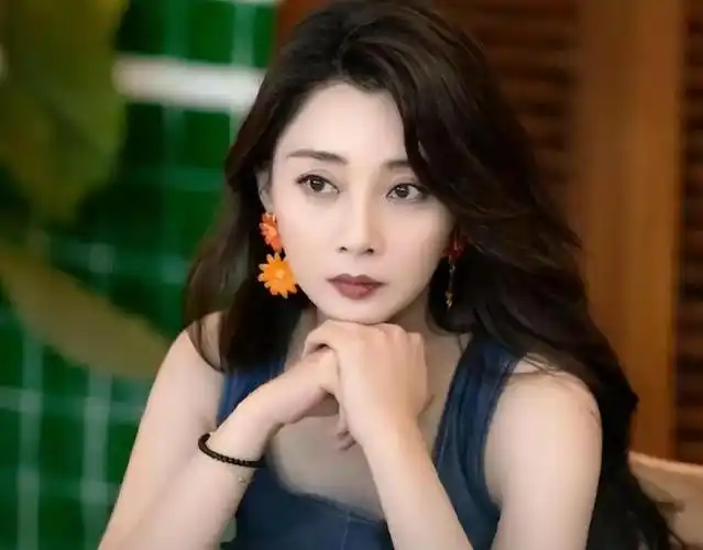 花期超长的5位女演员,岁月对她们温柔以待,年过50依然貌美