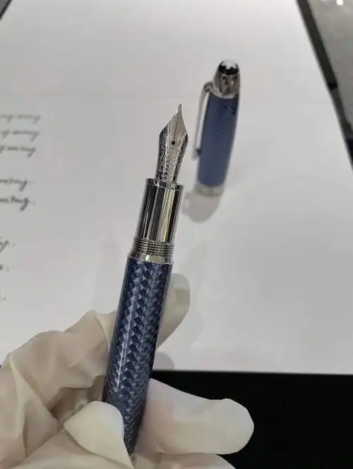 款奢华贵金属墨水笔,你喜欢低调的奢华,还是耀眼的奢华呢#万宝龙钢笔