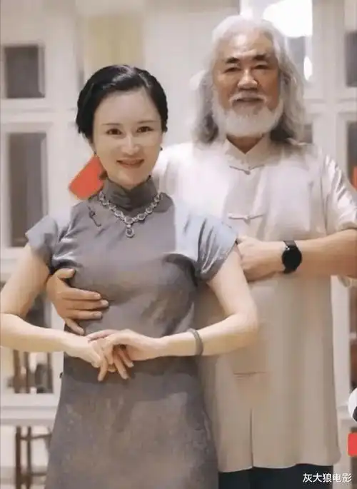 72岁张纪中老当益壮,42岁娇妻怀四胎,网友:他们真的是饿了|张导|许晴