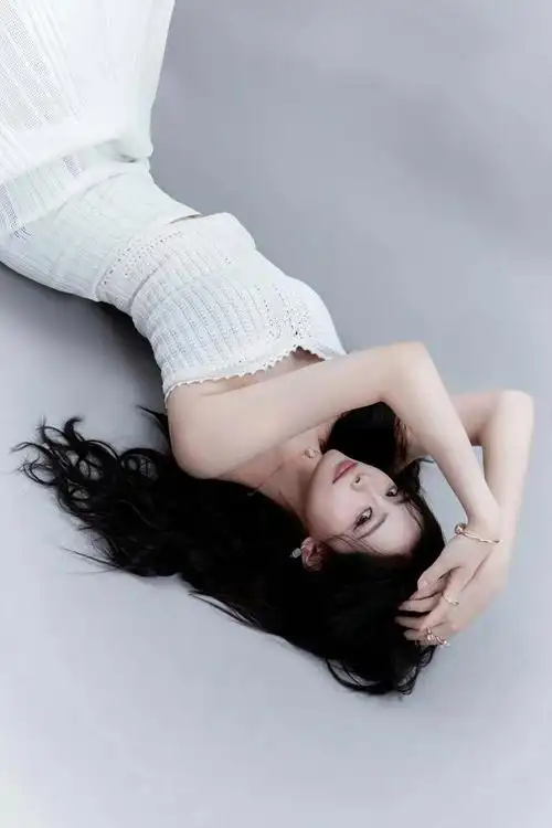 鲜奶小狐狸许佳琪抹胸裙写真大赏,做她的男朋友一定非常有意思吧