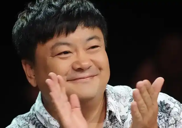 洪剑涛跟初恋结婚姐弟恋也同样甜蜜儿子成他的骄傲