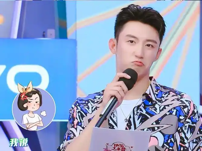 黄景瑜和李现,同是花衬衫造型,搭配高腰裤居然更显高