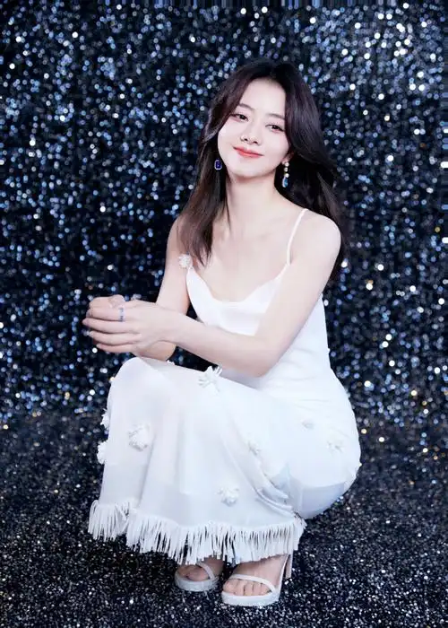 【谭松韵】90:白色一字带包后跟高跟凉鞋