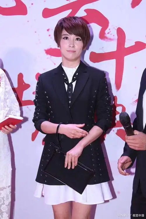 硬汉吴京老婆谢楠,当红小花主持.遇到爱情放弃事业,祝吴京登顶