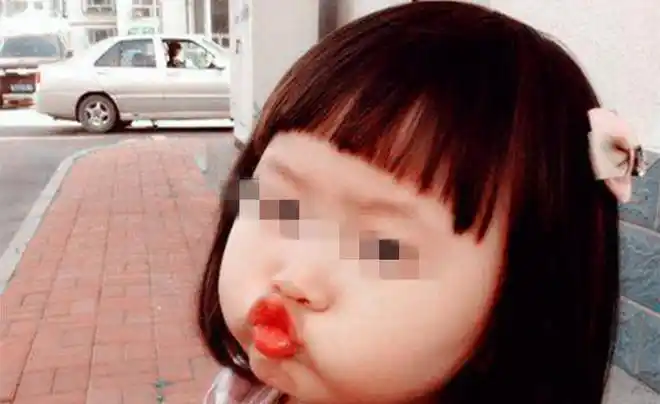 女儿总嘟嘟嘴奶奶看出不对劲掰开一看傻了