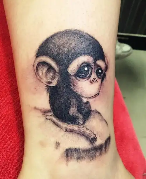 女子脚踝呆萌可爱大眼萌猴纹身图案分享!-猴子技术宅