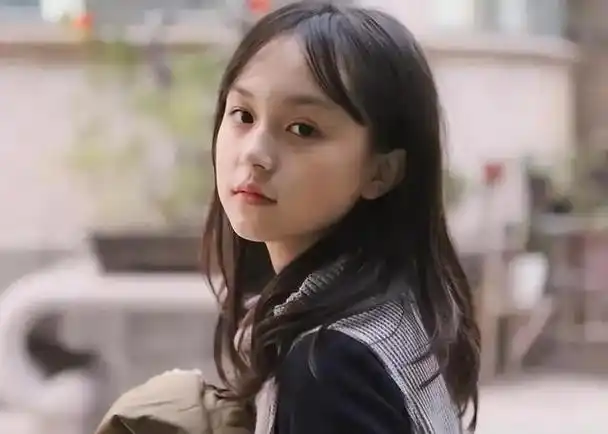 "小姑娘太漂亮了,以后肯定是个大明星.