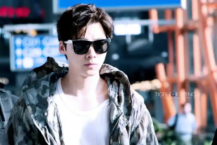 2015李易峰北京出发 长沙抵达_高清图片大全-爱豆app