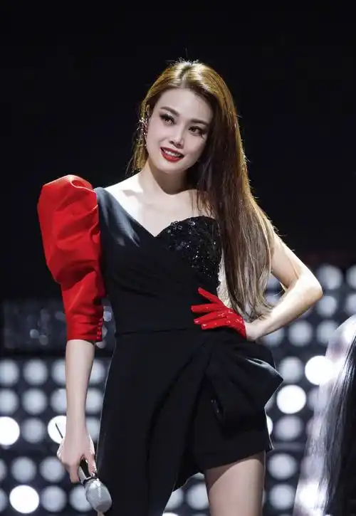 《乘风破浪的姐姐2》播出,网友根据关键词猜嘉宾,阵容翻车第一季?