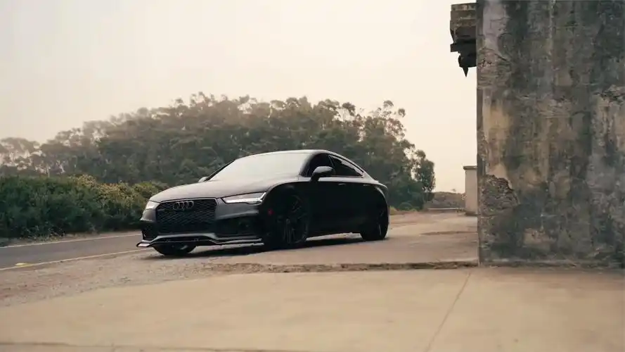 奥迪改装超级黑武士rs7姿态起飞帅的一塌糊涂