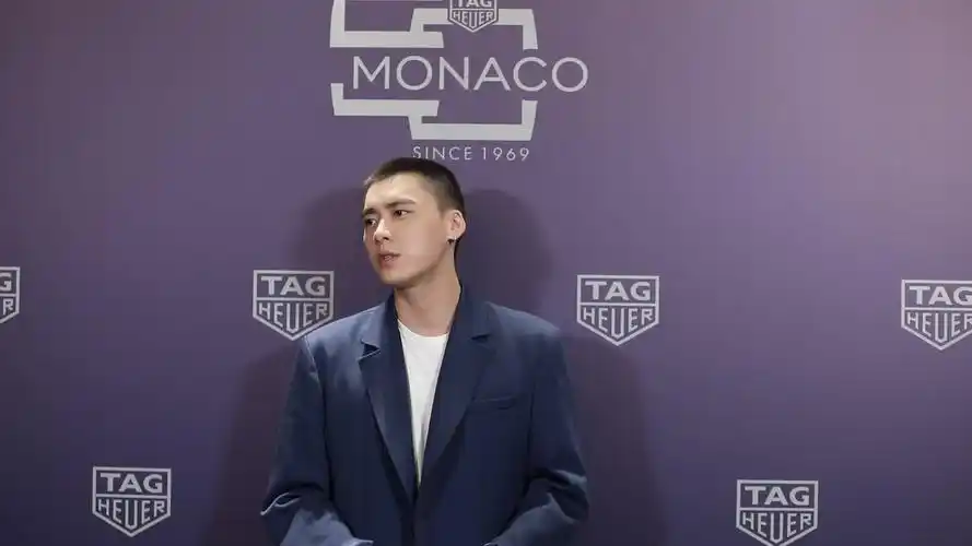 李易峰为新剧改发型 直言寸头省化妆时间