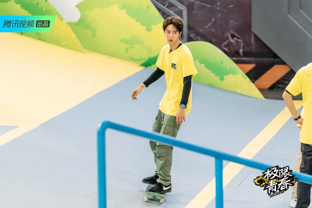 极限青春|王一博|程潇_新浪新闻