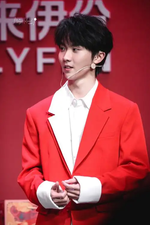 马嘉祺来伊份品牌代言人