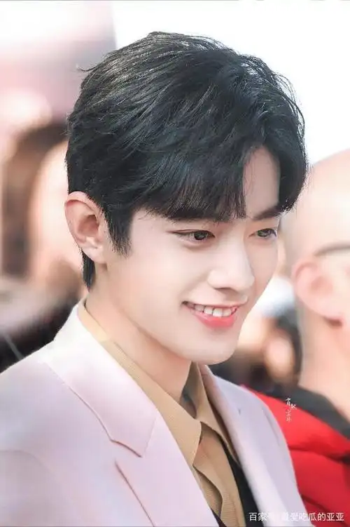 肖战西装照大合集,颜值高,每种风格都好看!