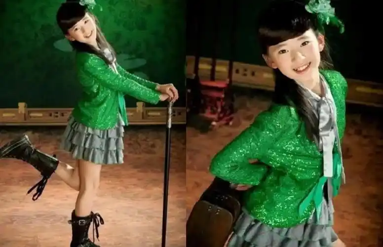 活抓到一个软萌软萌的赵露思晒小时候吧!太可爱了