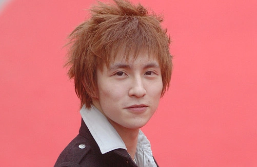 男明星专栏:分享几张一表人才的男明星图片,你喜欢他吗?仪表堂堂.