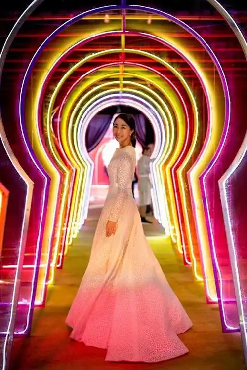 王骏迪个人资料简介 《新世界》孙红雷娇妻王骏迪穿旗袍简直美炸了