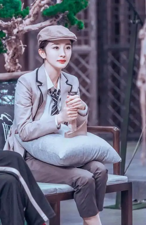 杨幂在节目中女扮男装太俊俏了这是你们新认识的小哥哥吗