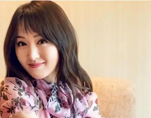 回顾分手26年赖文峰出狱后在老家结婚杨钰莹至今却未婚未育