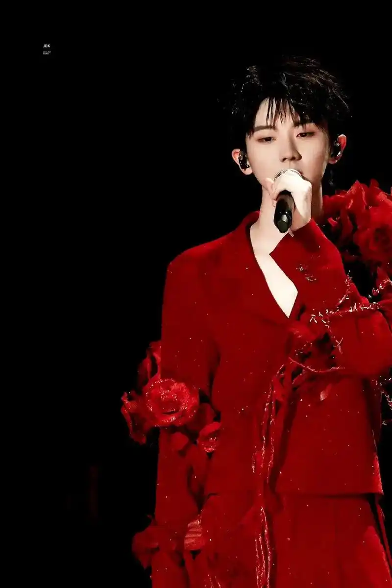 马嘉祺唱盛夏光年 #时代少年团海口演唱会 #帅炸了 可爱, - 抖音