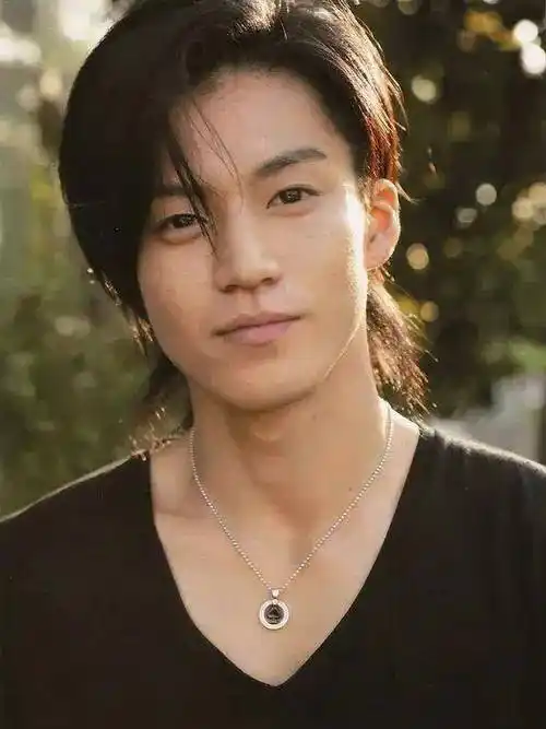 王力宏言承旭言承旭表面上很酷私底下其实像阳光大男孩,很会搞笑,非常