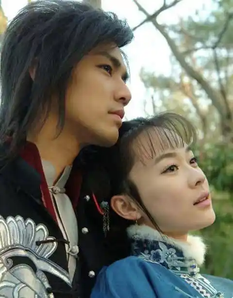 第二:80年代林心如,出生于1976年,与钟汉良合作了《夜玫瑰》;胡静