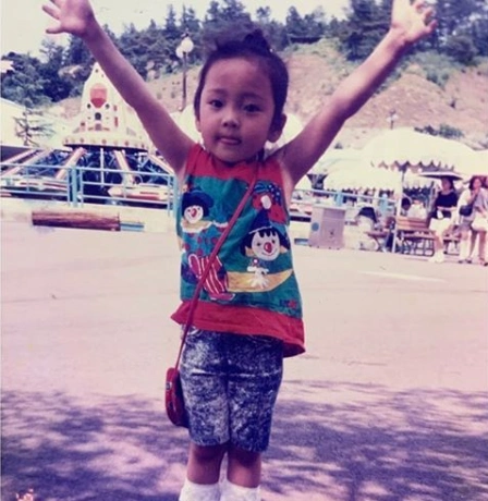 哥哥晒具荷拉童年照,斯人已逝网友看照片忍不住鼻酸