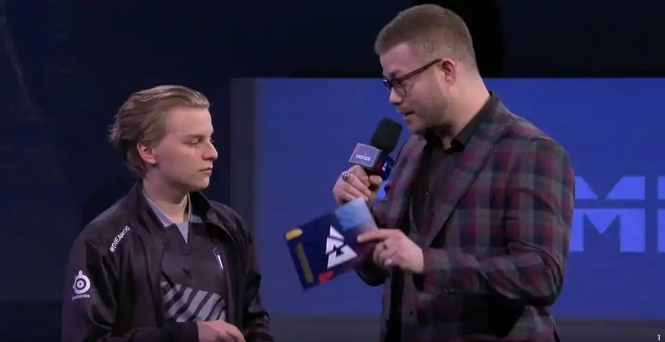 og csgo队员受采访盛赞ceb拧绳能力