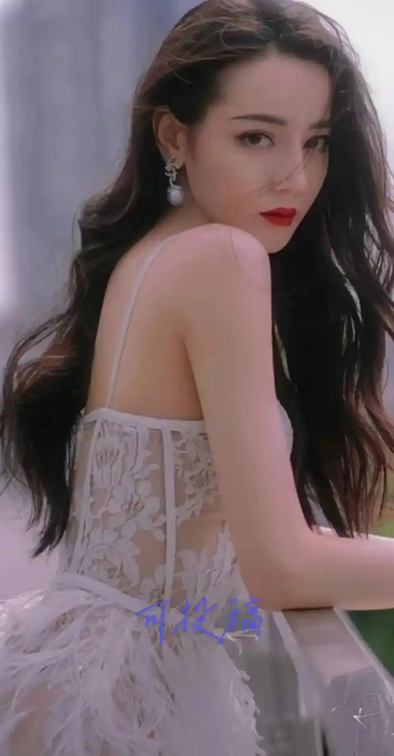 21 23 47 迪丽热巴高清壁纸 @每日. 仙照片咸谢 - 抖音