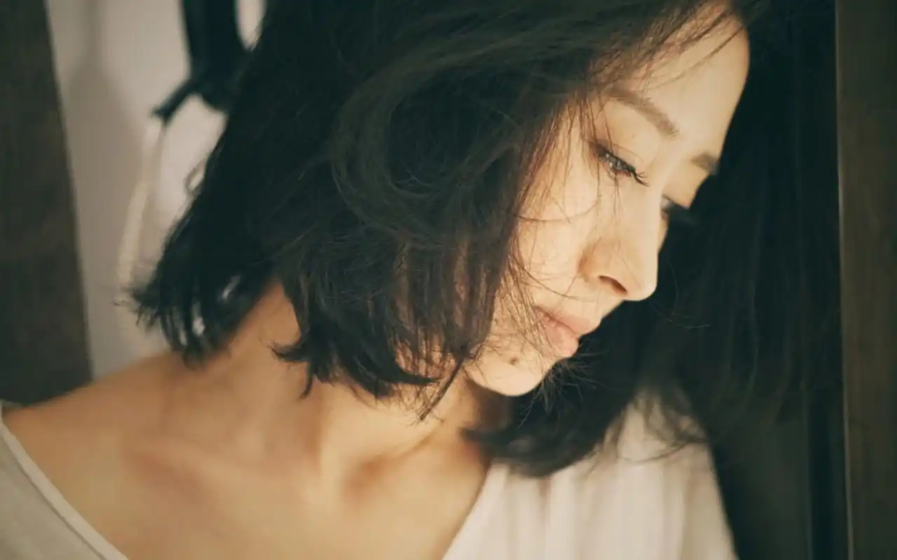 刘敏涛慵懒迷人写真图片桌面壁纸