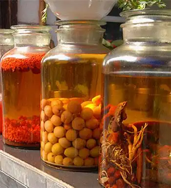 健康 养生 四季保养 正文药酒是选配适当中药,用适宜的白酒或者黄酒为