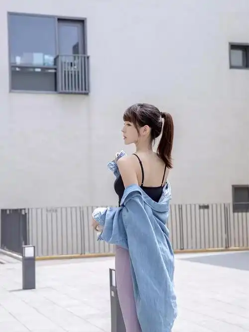 周米粒,95后,每天在发自己的照片,散发自己青春的魅