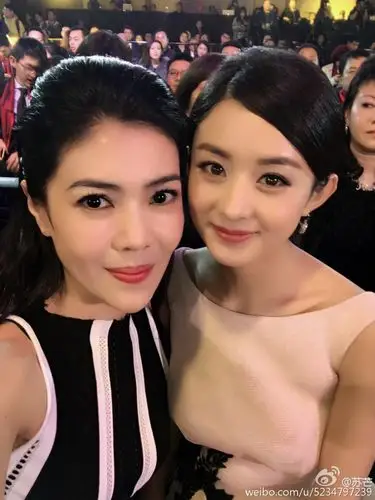 微博之夜幕后明星合影自拍玩嗨:周星驰张柏芝同框