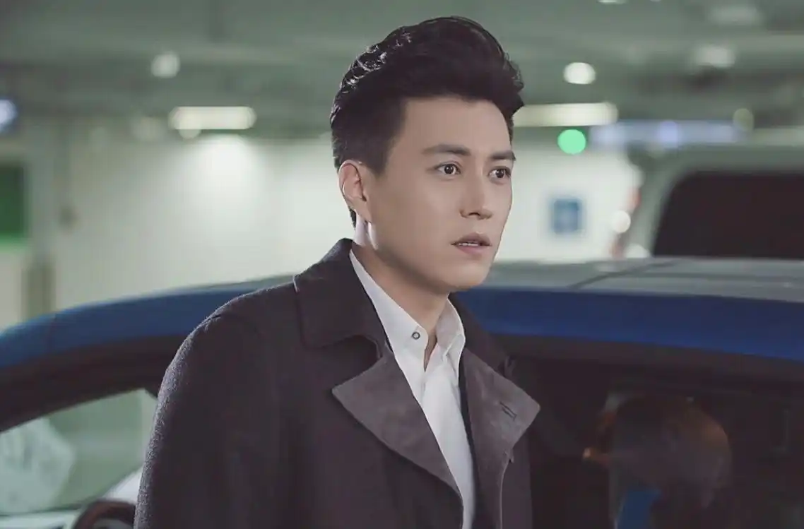 四张靳东照片,只有一张是"老谭",你能找到吗?