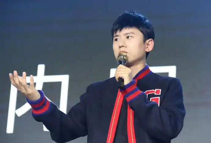 张杰活动发布会现场图片