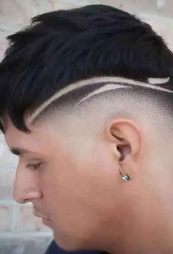 男生头发侧面刮图案发型释放你眼界的男生造型