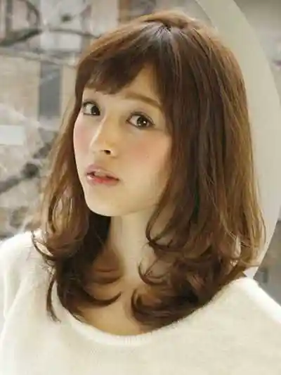 国字脸女生适合的发型,蓬松卷发最修颜