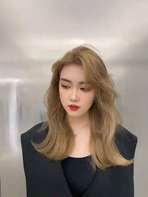 一定要染一次黄头发,简直不要太好看!