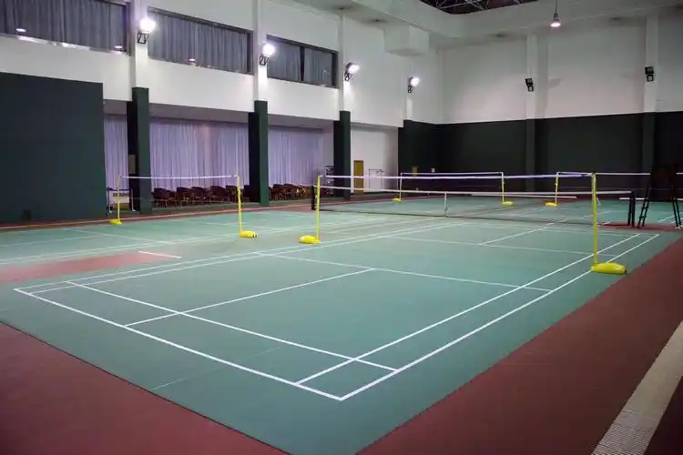 羽毛球场地