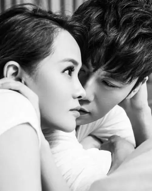 伊能静晒婚纱照 与小10岁男友秦昊本月完婚