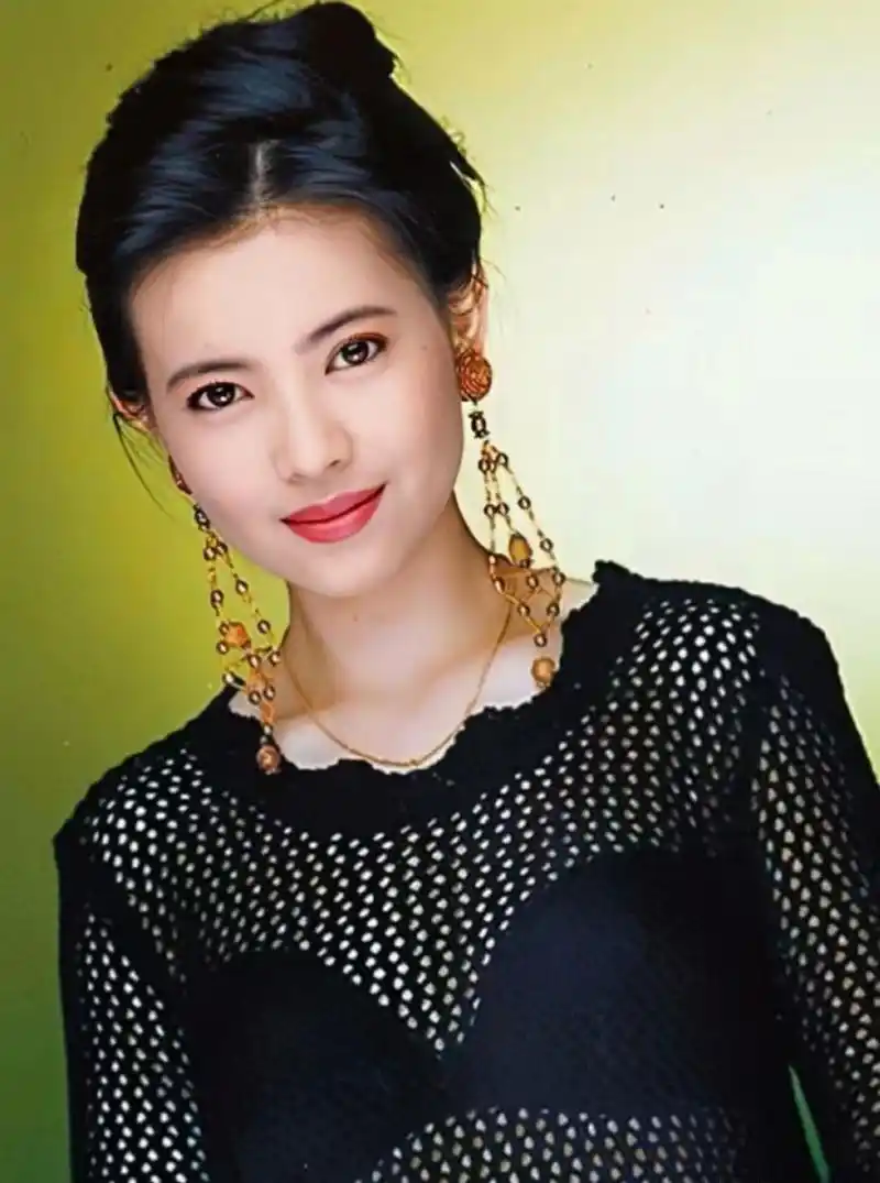 年轻时的蓝洁瑛颜值可以吊打任何一位女星,但是造化弄人,有如此悲惨的