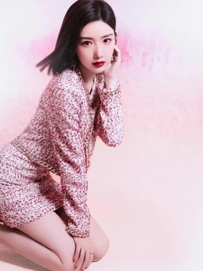 毛晓彤唯美粉红色性感写真!#明星# #美少女# #女明星的盛世美颜