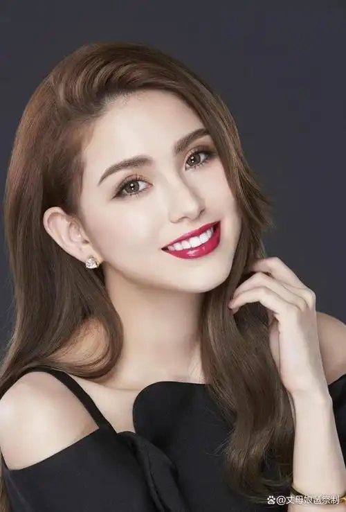 昆凌30岁焦虑,自曝婚后压力大,担心配不上周杰伦