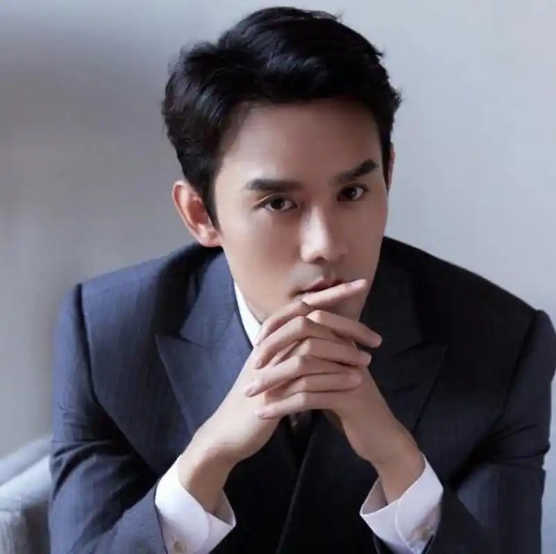 在现在的娱乐圈里,能超过40岁还被称为顶流的男明星,其实并没有几个