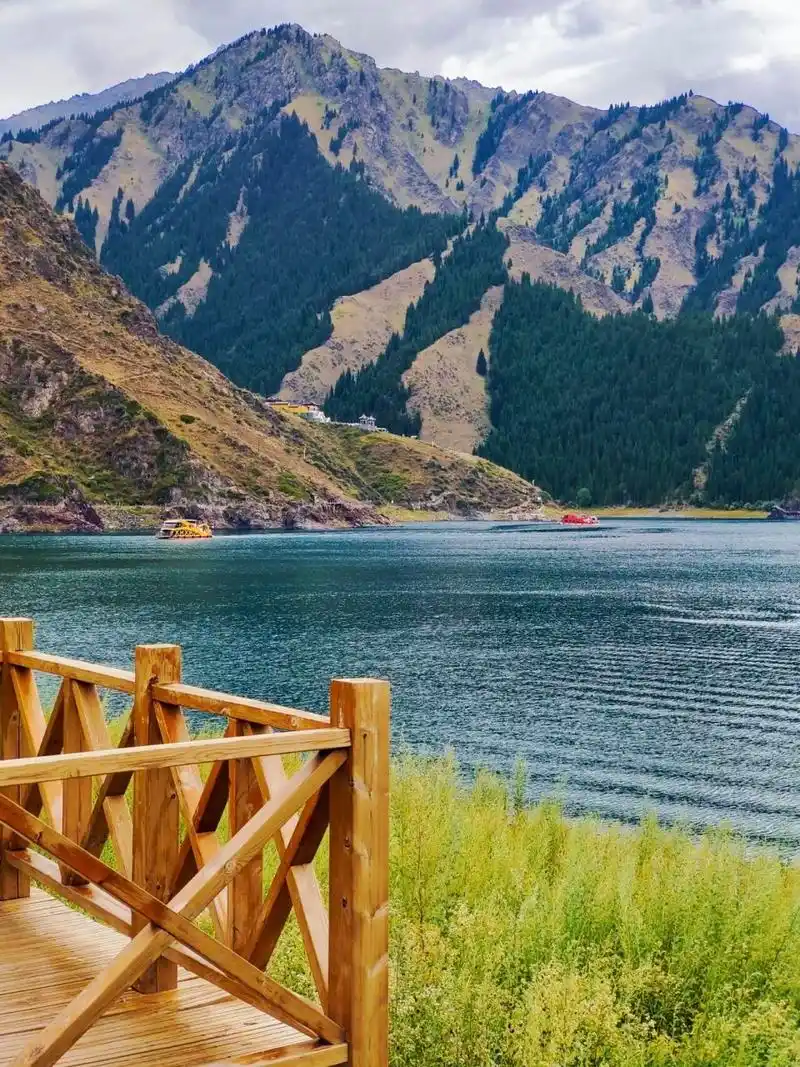 96关于【天山天池】 天山天池风景名胜区位于新疆维吾尔自治区昌吉